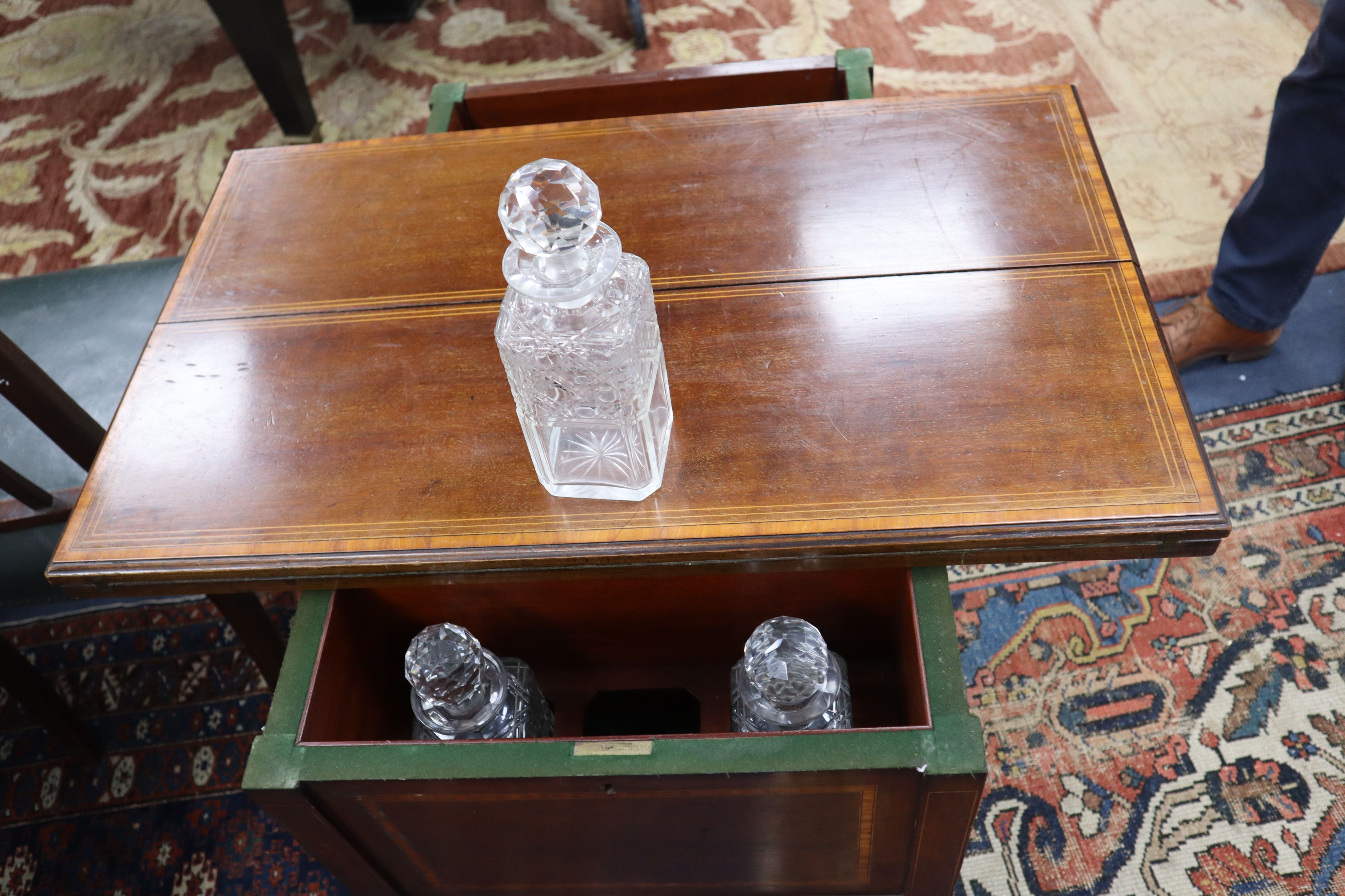An Edwardian satinwood banded mahogany games/drinks table,